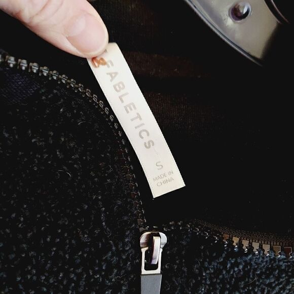‎Fabletics Dream Polar 1/4 zip Sherpa vest - Picture 4 of 9